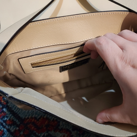 Vittoria Napoli Leather Crossbody Purse - Picture 8 of 8